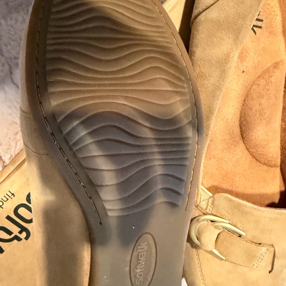 SoftWalk Women's Tan Loafers with Gold Accent - Picture 2 of 4